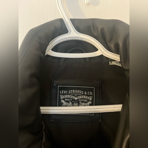 Levi’s puffer jacket - Picture 3 of 4